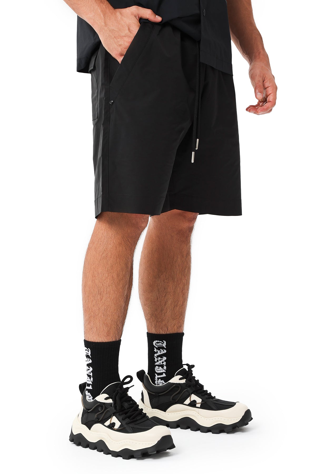 STREET VIBE SHORTS - BLACK