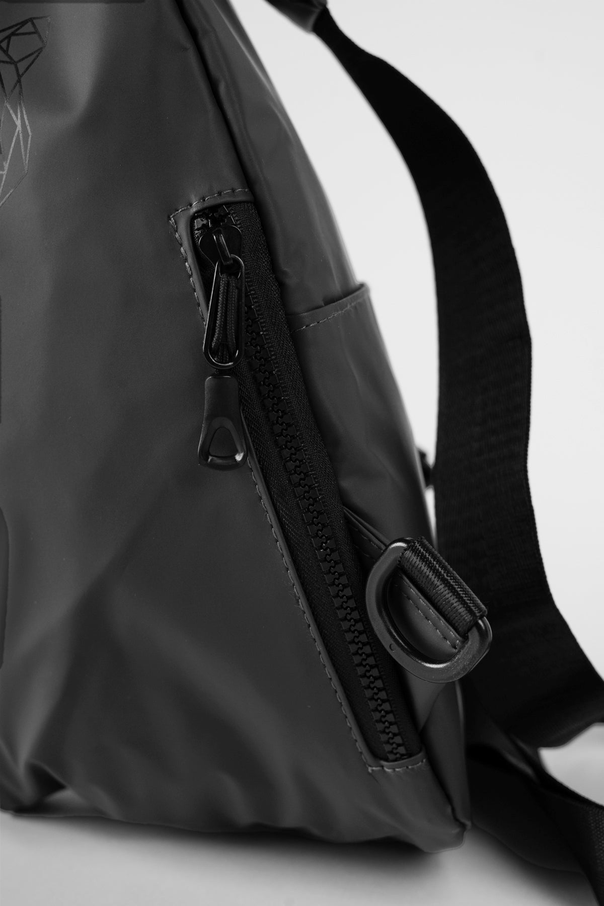SQUAD SHOULDER BAG - GREY